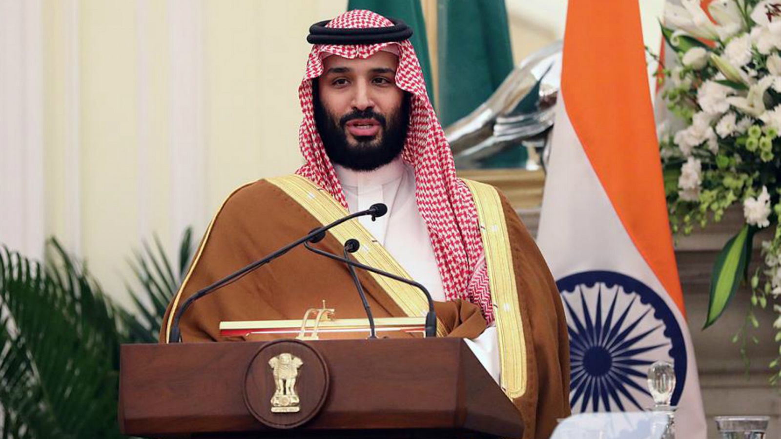 El príncipe heredero saudí, Mohamed bin Salman, en una rueda de prensa en la India