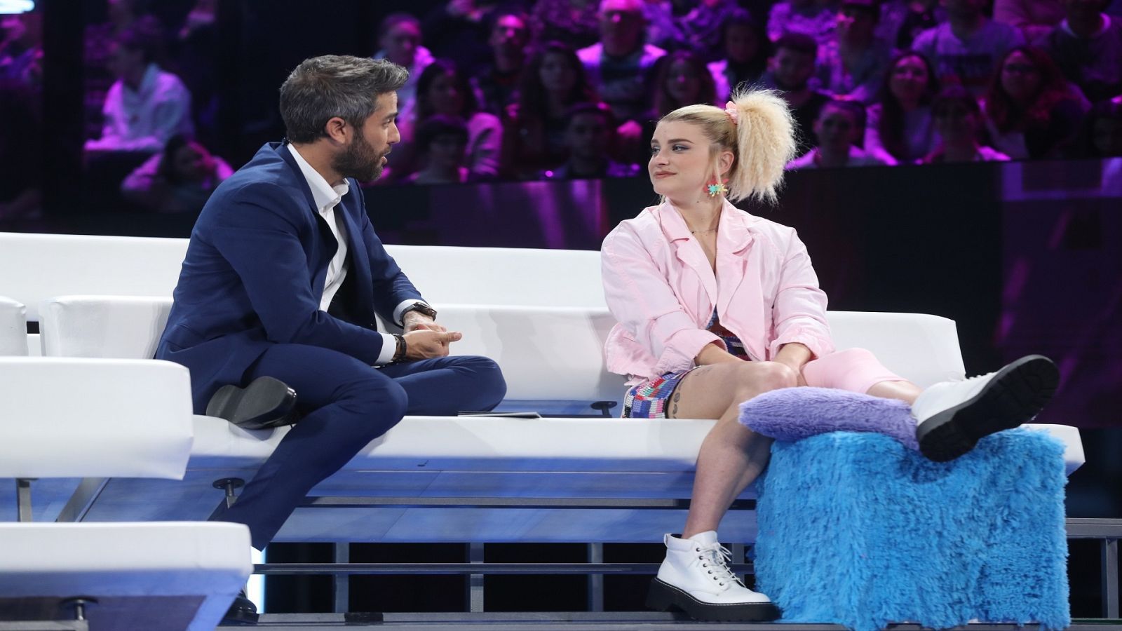 Samantha en la Gala 8 junto a Roberto Leal