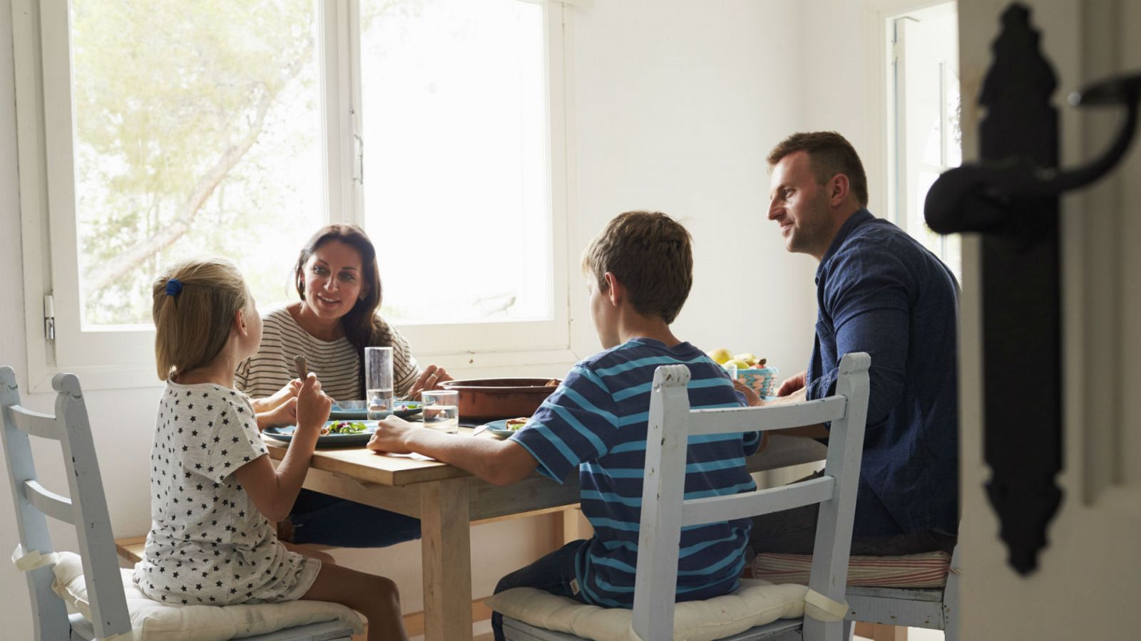 Compartir las tareas del hogar y cuidados ayudará a sobrellevar la cuarentena