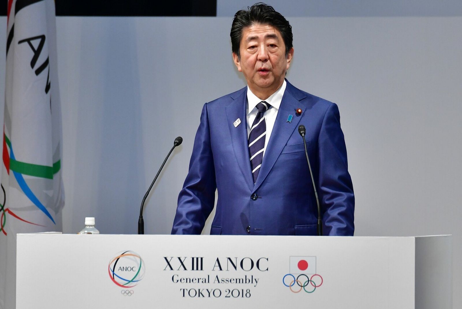 Foto de archivo del primer ministro de Japón Shinzo Abe