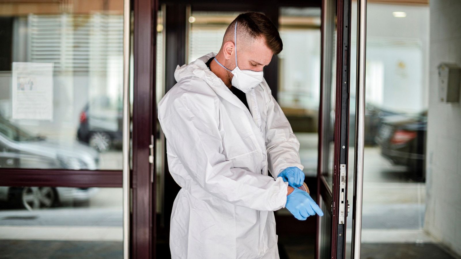 Bomberos forestales de GEACAM Castilla-La Mancha, realizan labores de limpieza y desinfección