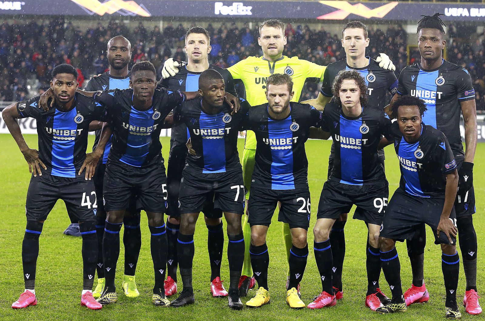 Foto de equipo del Brujas antes de un partido de esta temporada