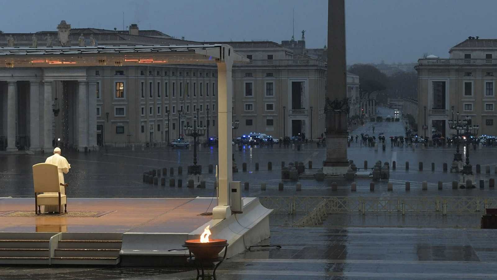 Bendición papal en la Plaza de San Pedro vacía