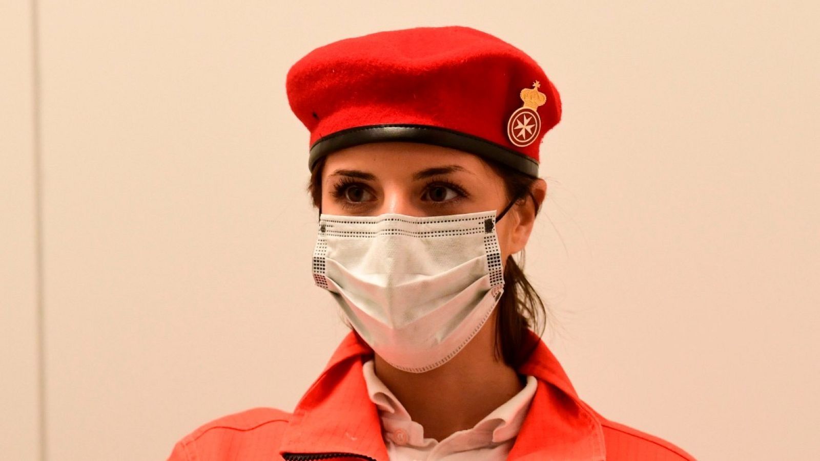  Una militar italiana en un hospital de campaña en Milán.