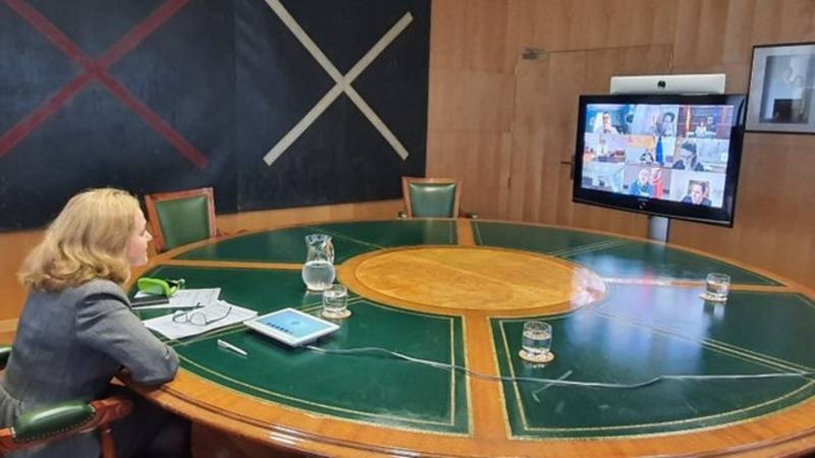 Imagen de la reunión por videoconferencia entre la Ministra de Economía Nadia Calviño y representantes de la patronal y sindicatos.