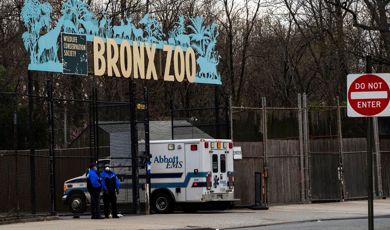 Fachada del Zoo del Bronx, en Nueva York - Coronavirus