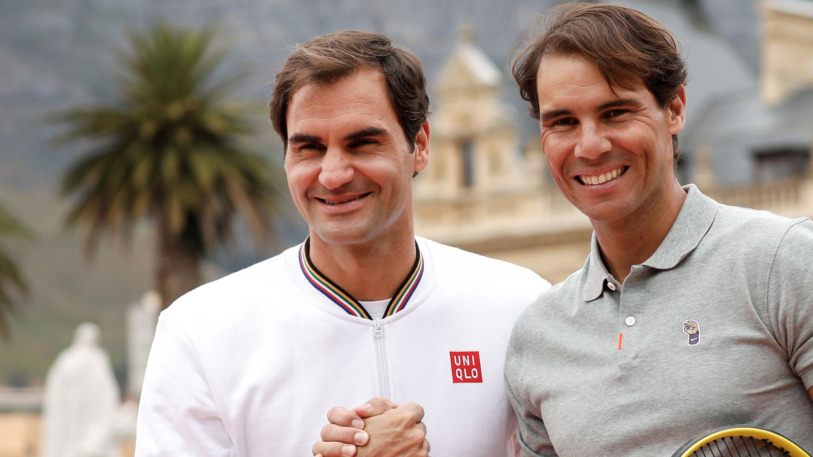 Roger Federer y Rafael Nadal durante un partido de exhibiciRoger Federer y Rafael Nadal durante un partido de exhibición en Ciudad del Cabo.