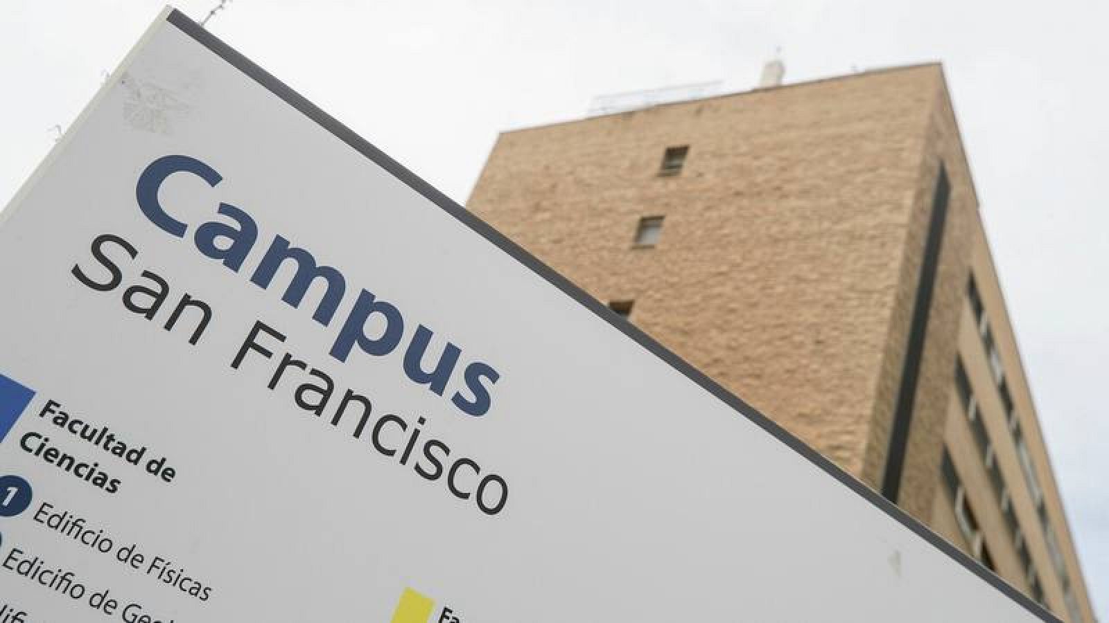 Fachada de la Uniersivad de Zaragoza.