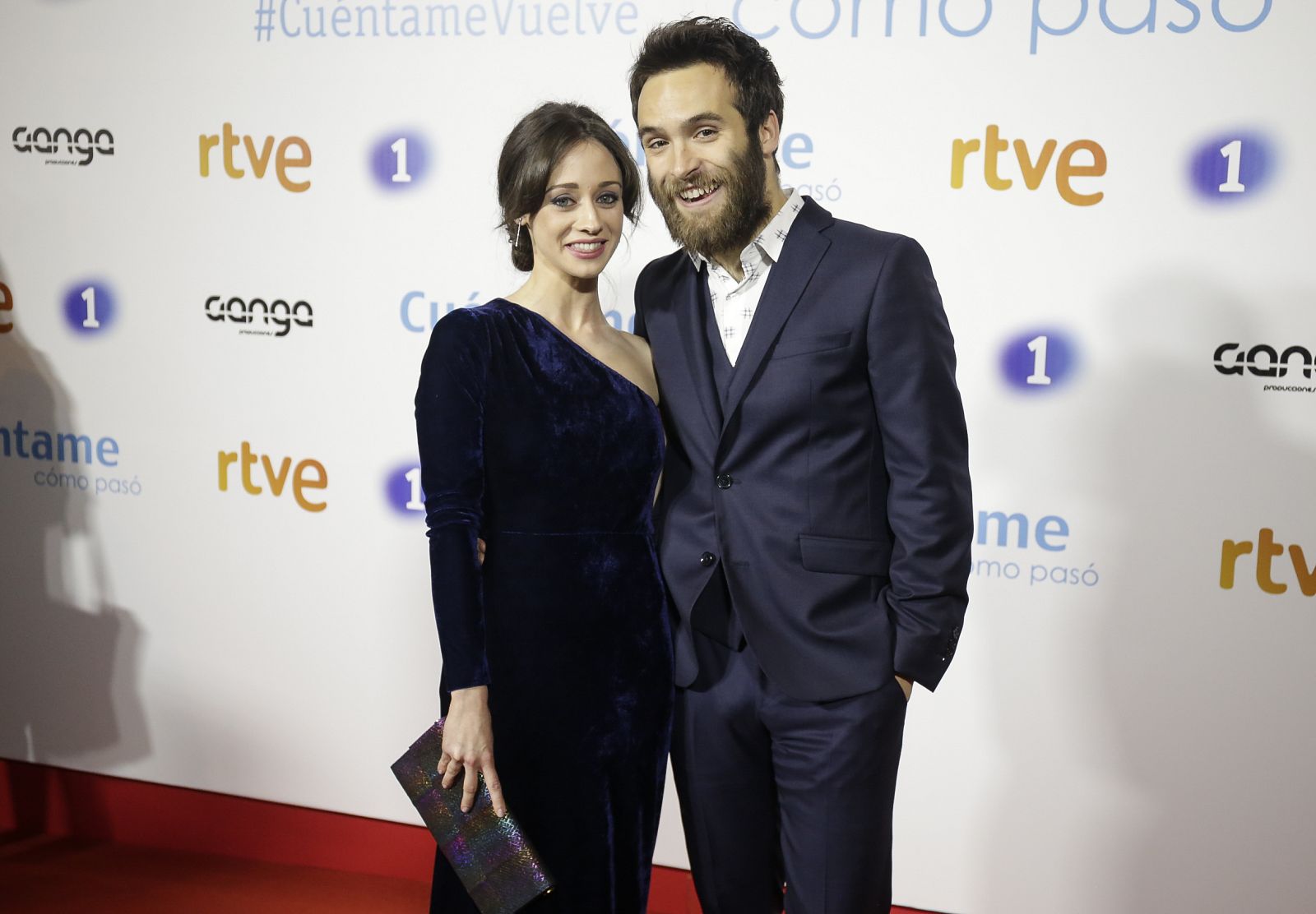 Ricardo Gómez y Elena Rivera durante la presentación de la 19 temporada de la serie " Cuéntame cómo pasó" en Madrid.