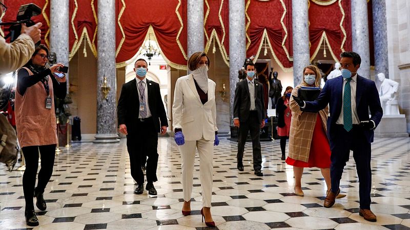 La presidenta de la Cámara de Representantes, Nancy Pelosi, antes de la votación del plan de rescate