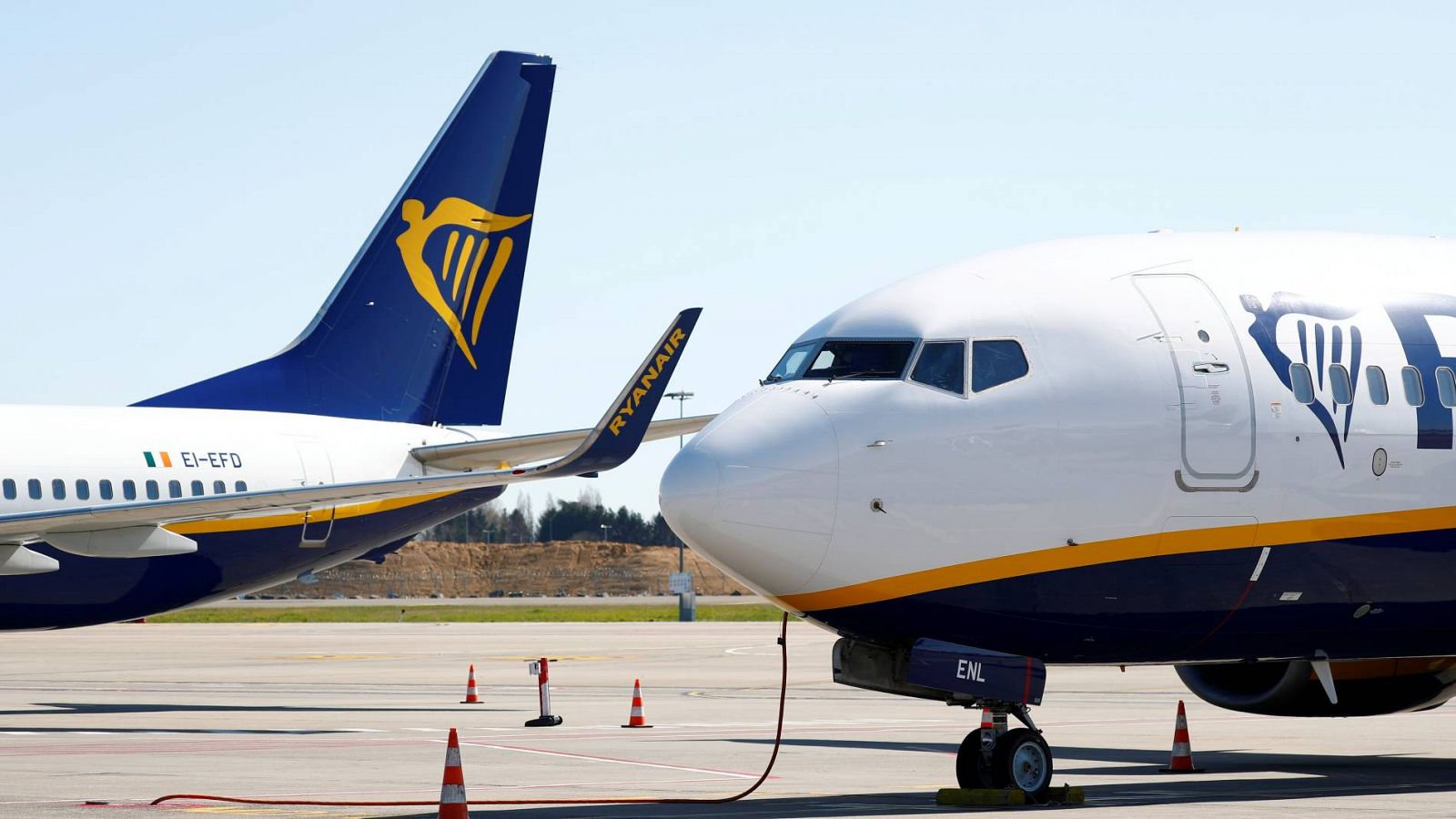 Aviones de Ryanair en la pista del aeropuerto Charleroi de Bruselas