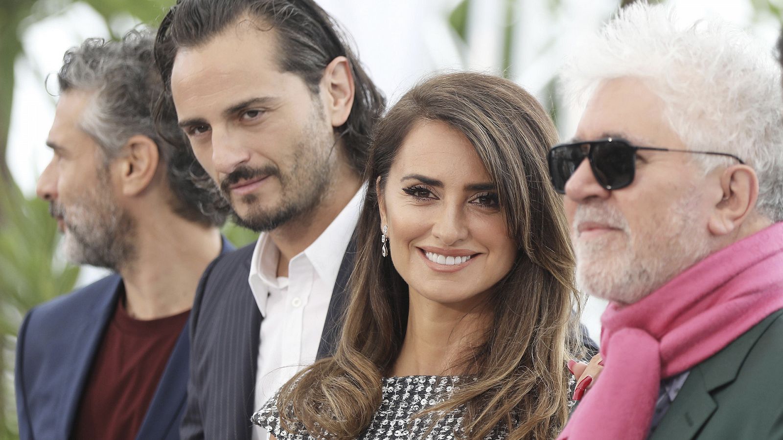 Asier Etxeandia junto a Penélope Cruz en el Festival de Cannes