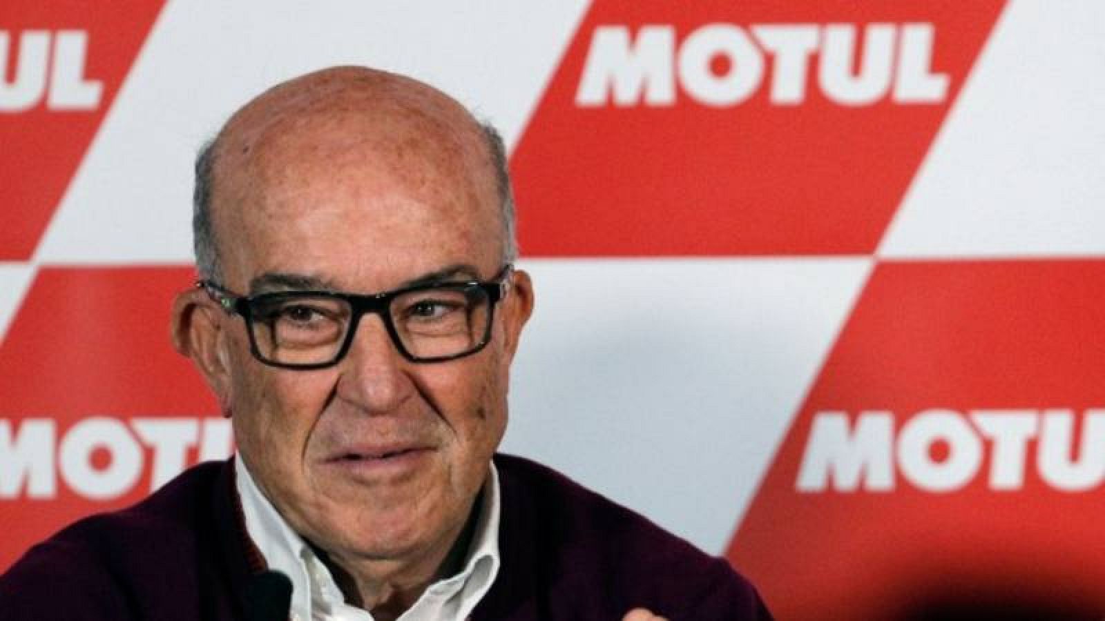 El consejero delegado de Dorna Carmelo Ezpeleta, en una rueda de prensa en 2019.