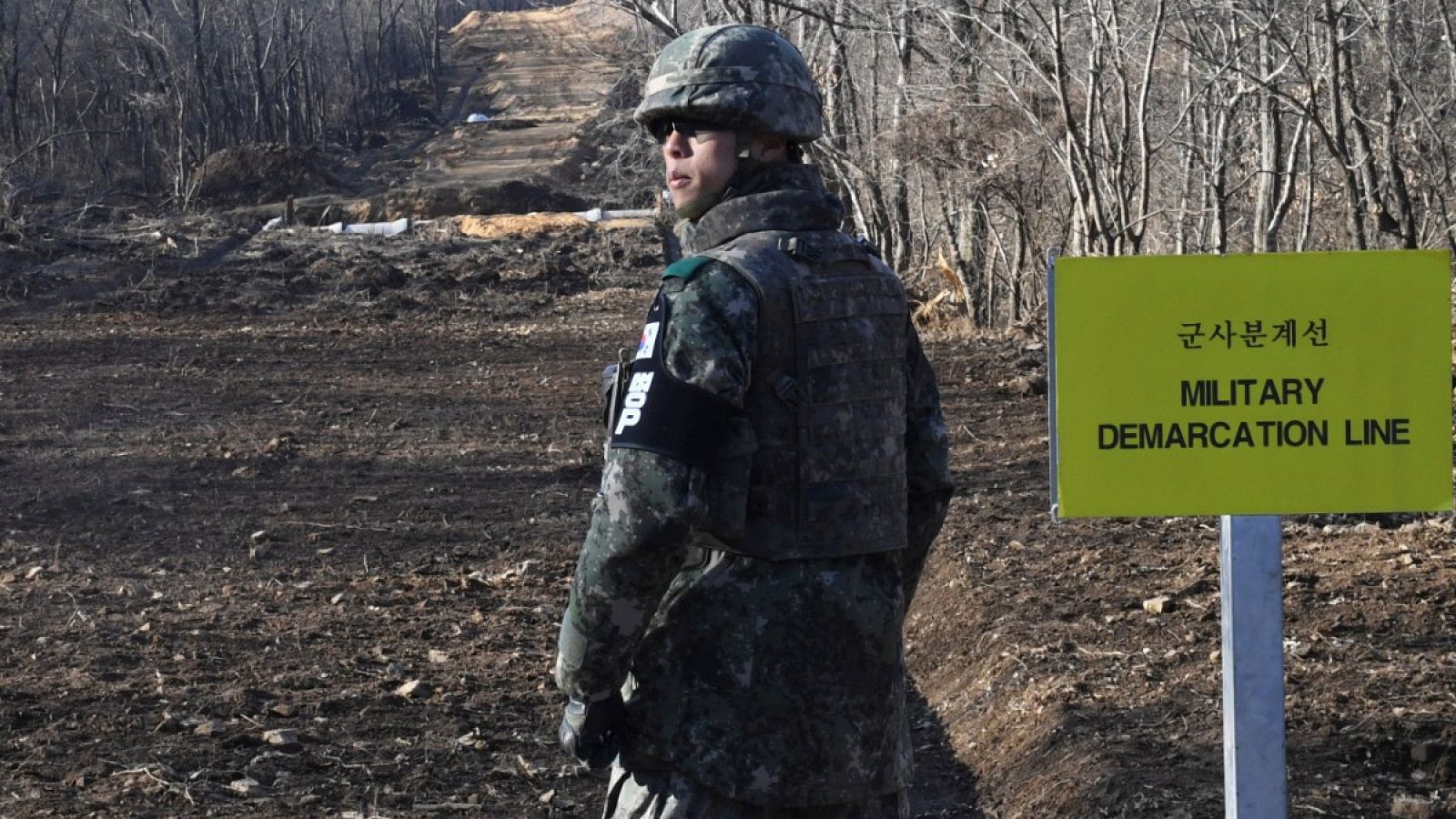 Imagen de archivo de un soldado surcoreano en la zona desmilitarizada (DMZ) que separa a las dos Coreas.