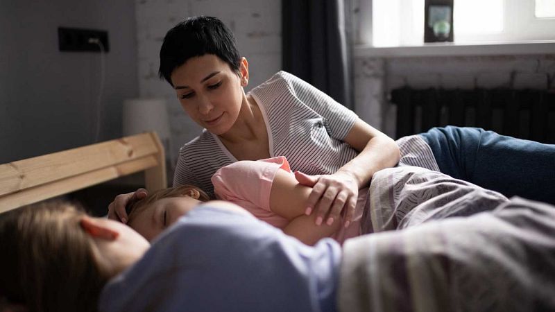 Madre con sus dos hijas