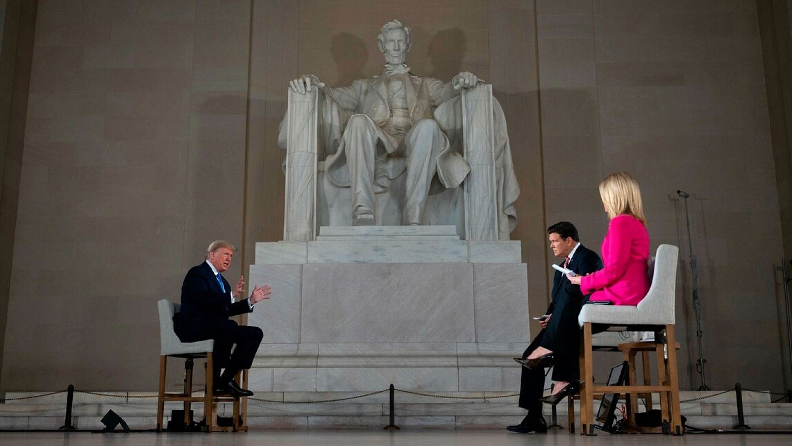 Donald Trump durante el encuentro virtual con votantes en el monumento a Lincoln, Washington