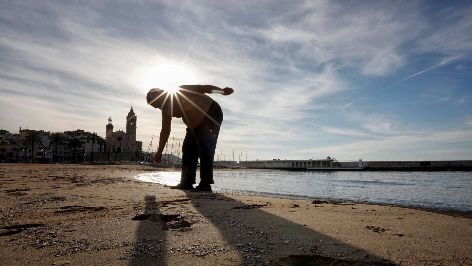 El estudio del CSIC permitirá concretar si es necesario tomar medidas de desinfección en playas y piscinas