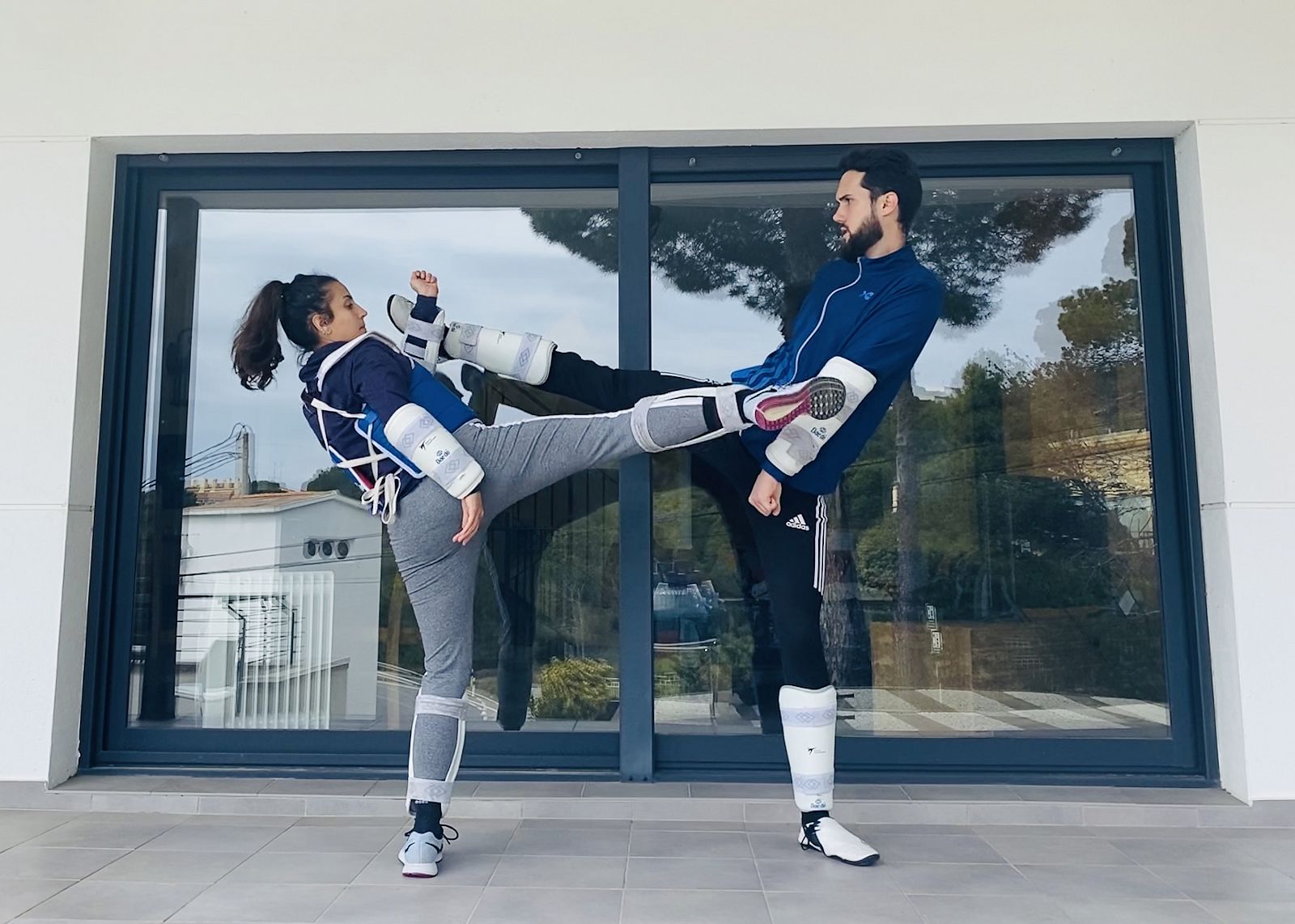 Raúl Martínez y Malen Bonilla, entrenando en su casa de Girona.