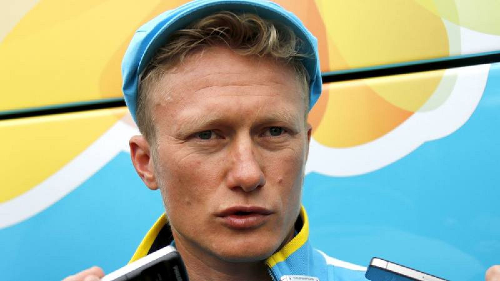 El exciclista kazajo Alexandre Vinokourov atiende a la prensa en imagen de archivo.