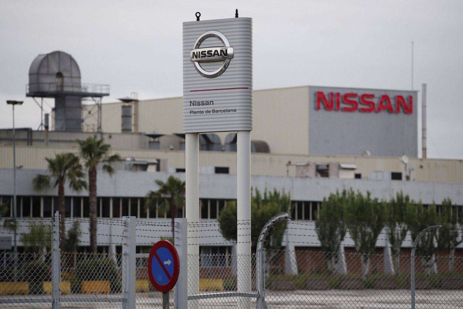  Vista exterior de la planta de Nissan en la zona franca de Barcelona