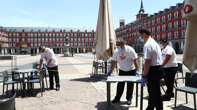 Los bares de la Plaza Mayor de Madrid se preparan para abrir en Fase 1