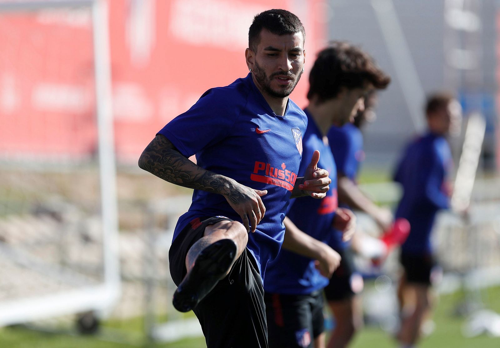 El delantero argentino del Atlético de Madrid, Ángel Correa durante un entrenamiento del equipo en la ciudad deportiva del club en Majadahonda.