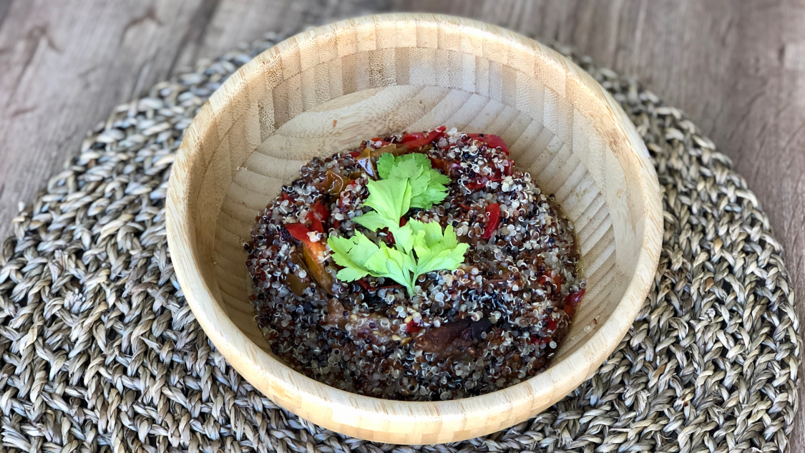 Quinoa con escalibada y salsa oriental