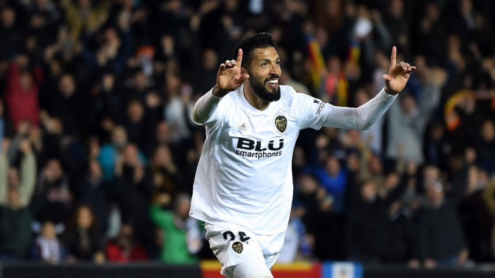 Imagen: Ezequiel Garay celebra un gol con el Valencia