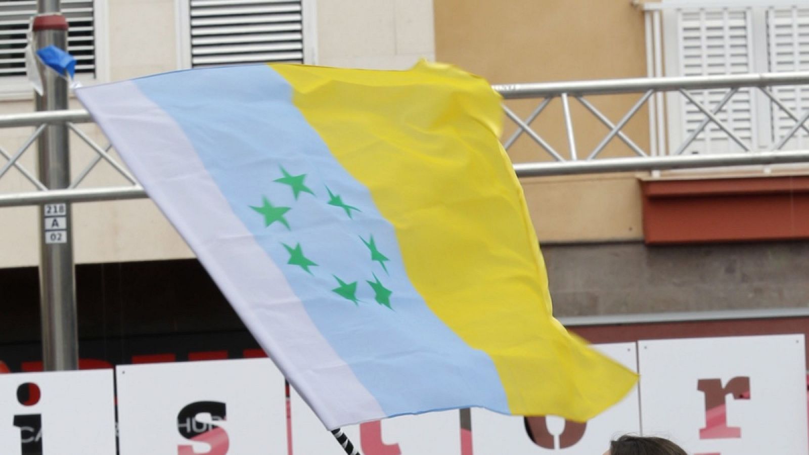 Bandera de las siete estrellas verdes de Canarias