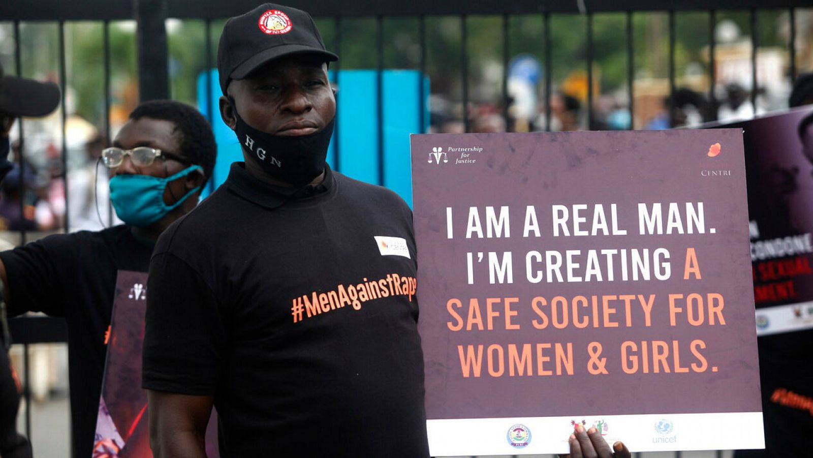 Los gobernadores de los 34 estados de Nigeria declaran el estado de emergencia por las violaciones de mujeres y niños