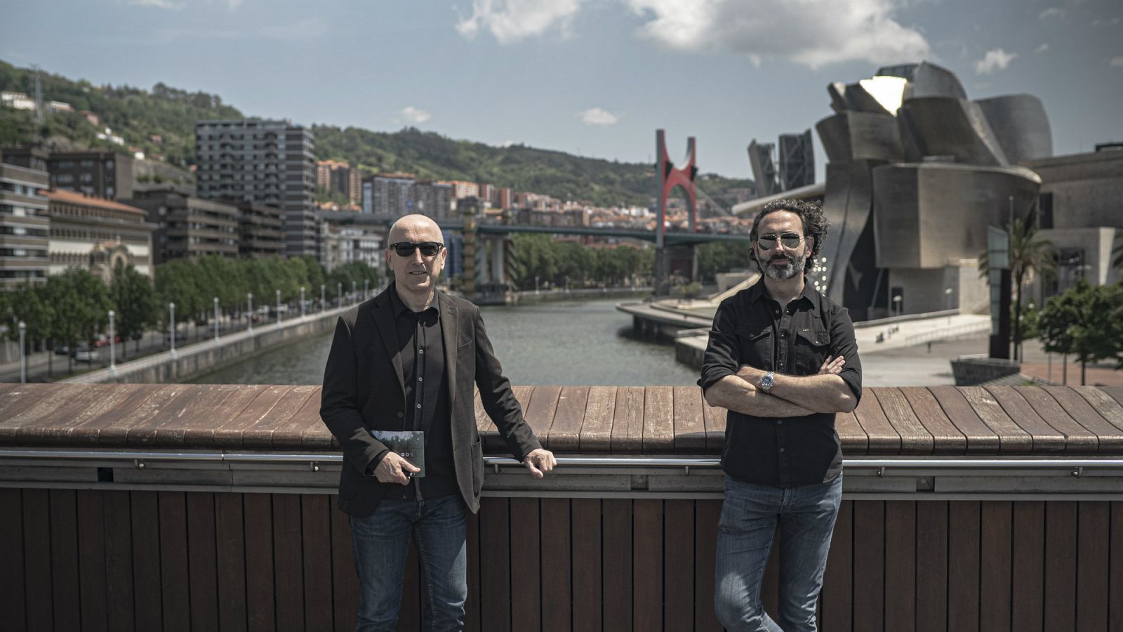 Óscar López, junto con el escritor Jon Bilbao en 'Página Dos'