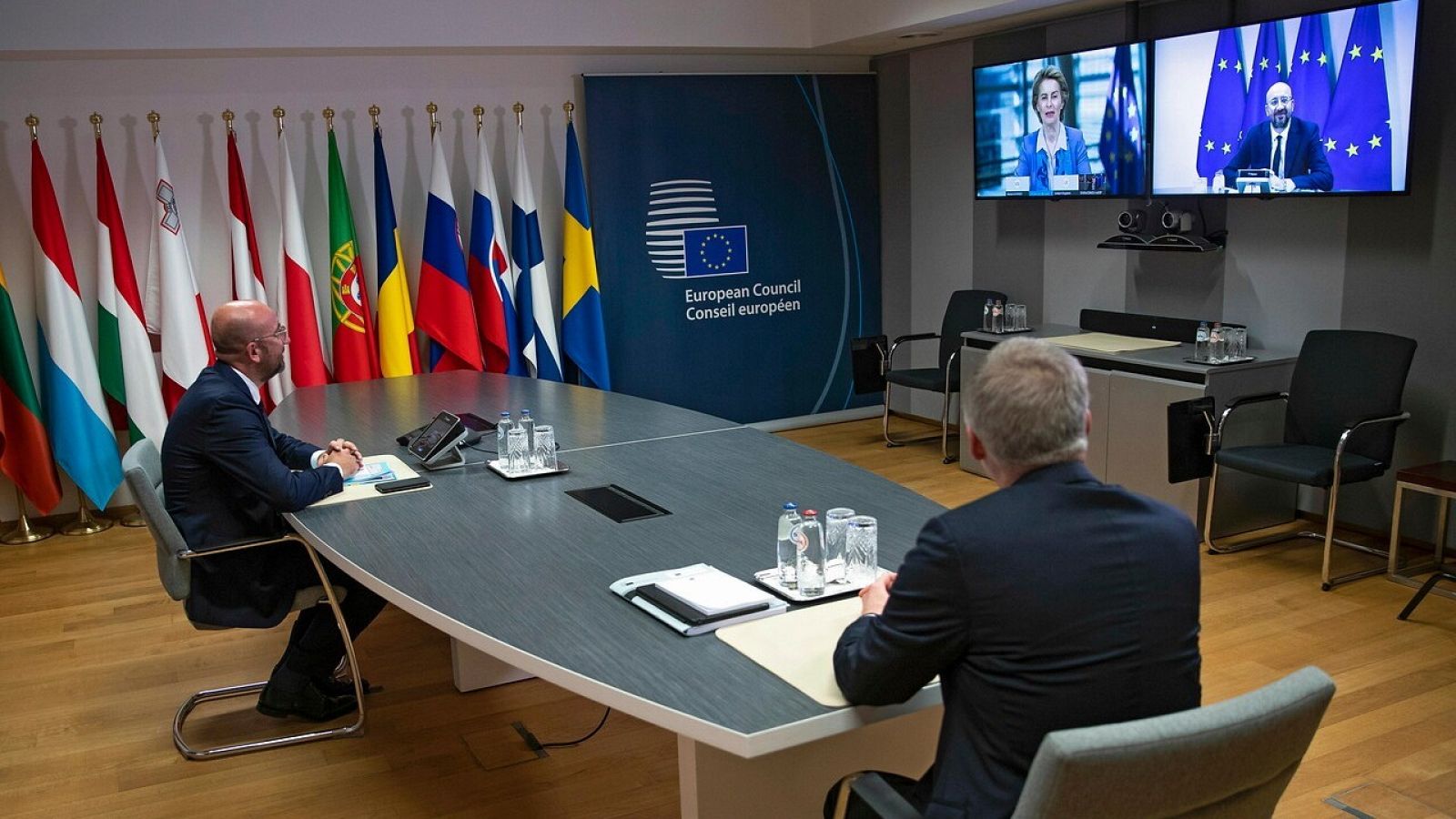  El Presidente del Consejo Europeo habla con Ursula von der Leyen antes de las conversaciones entre la UE y Reino Unido