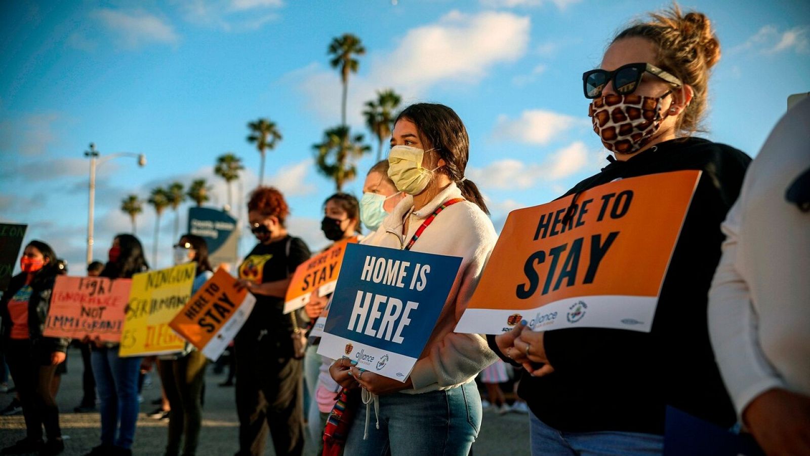 Manifestación en apoyo del fallo del Supremo a favor del programa de DACA en San Diego, California