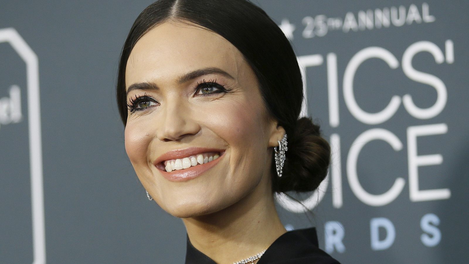 Mandy Moore en los Critic's Choice Awards en enero de 2020