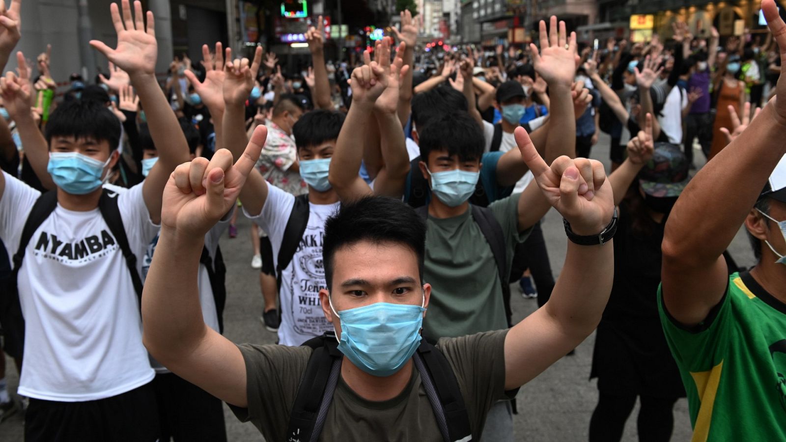 Miles de manifestantes han protestado en Hong Kong contra la nueva ley de seguirdad impuesta por China