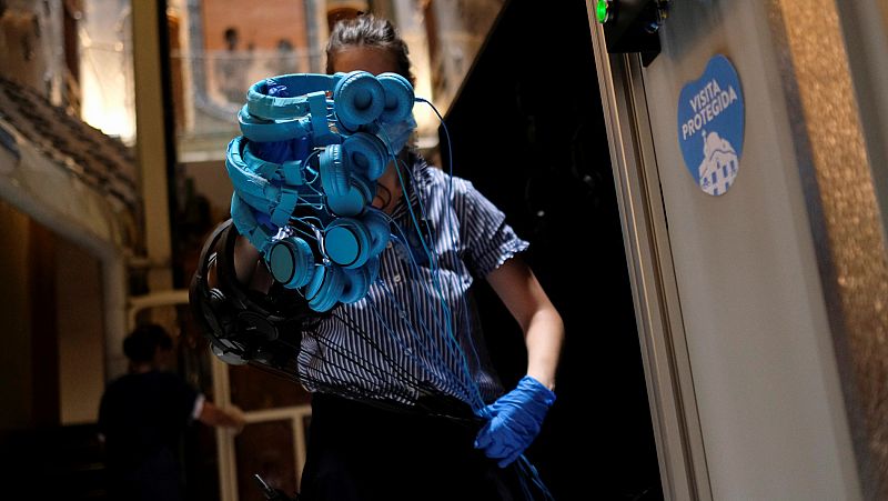 Una trabajadora de la Casa Batlló