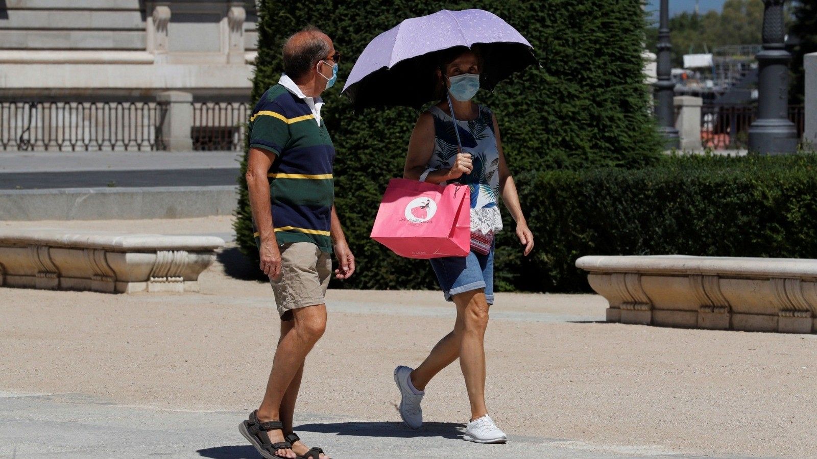 El sofocante calor se expande y pone en alerta a ocho comunidades, cuatro de ellas en naranja