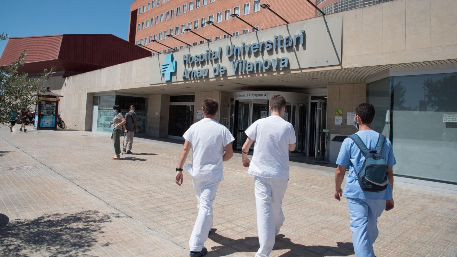 Vista de la entrada del Hospital Arnau de Vilanova de Lleida 