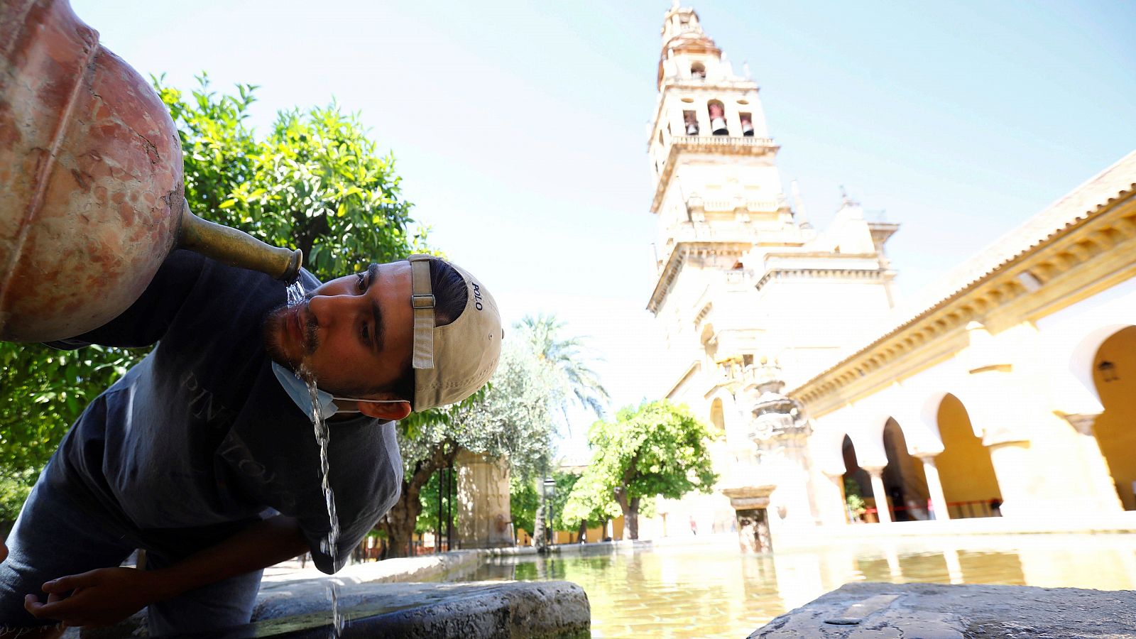 Los meses más calurosos del año han coincidido con la obligación de llevar mascarilla.