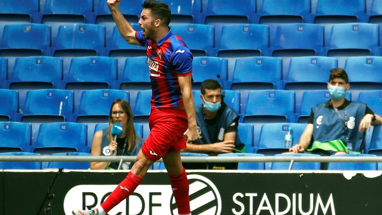 Imagen: Edu Expósito celebra uno de sus goles