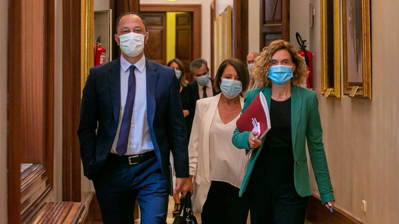 Miembros de la Mesa del Congreso a su llegada a la reunión de este martes