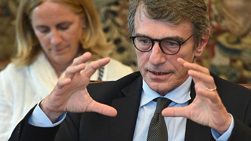 El presidente del Parlamento Europeo, David Sassoli, gesticulando con las manos.