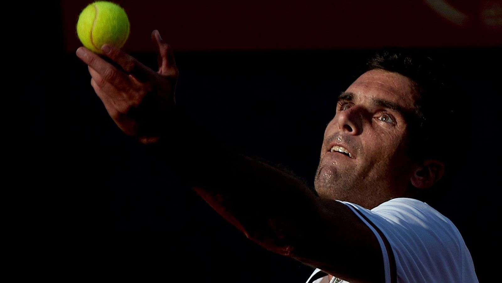 El tenista Pablo Andújar, durante el partido de la Liga Mapfre de tenis ante Pedro Martínez disputado este sábado en el CMT Vall d'Hebron.