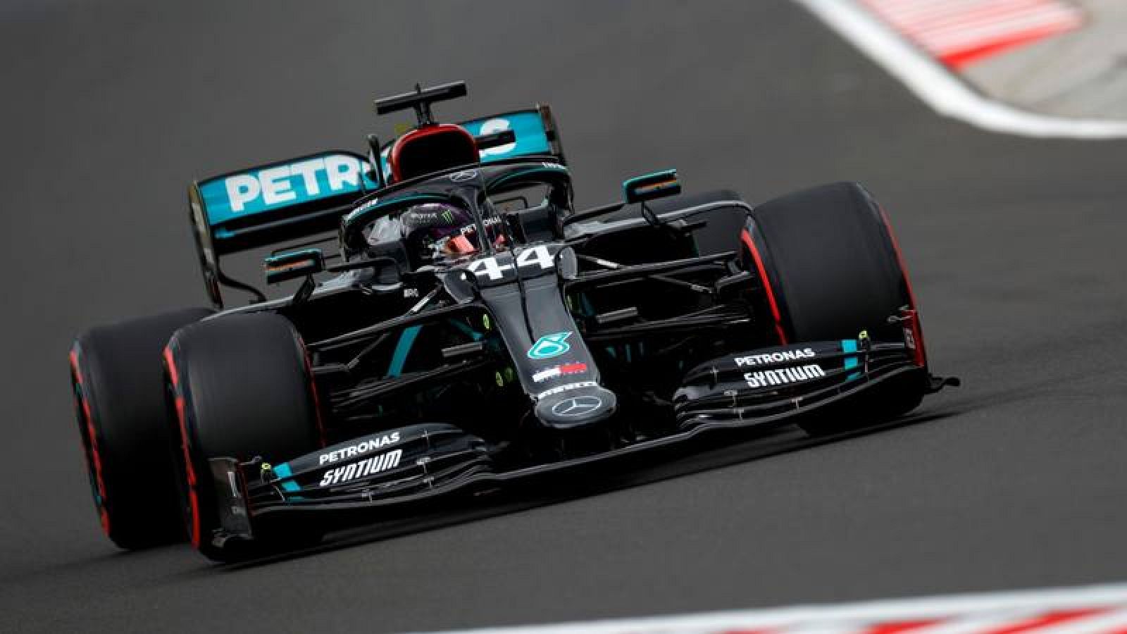 El piloto británico de Mercedes durante el GP de Hungría. 