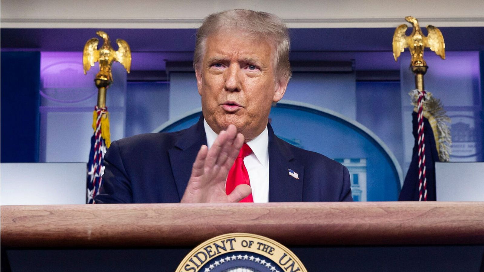 El presidente de los Estados Unidos, Donald Trump, celebra una conferencia de prensa en la sala de prensa en la Casa Blanca en Washington, DC, EE. UU.