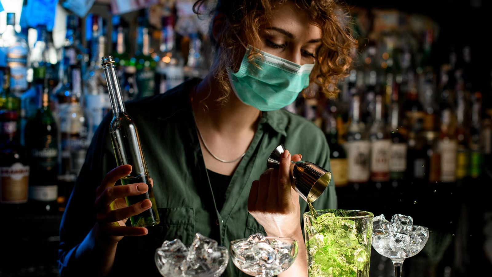 Los locales de ocio nocturno de Madrid cierran este fin de semana para protestar por las medidas contra el coronavirus