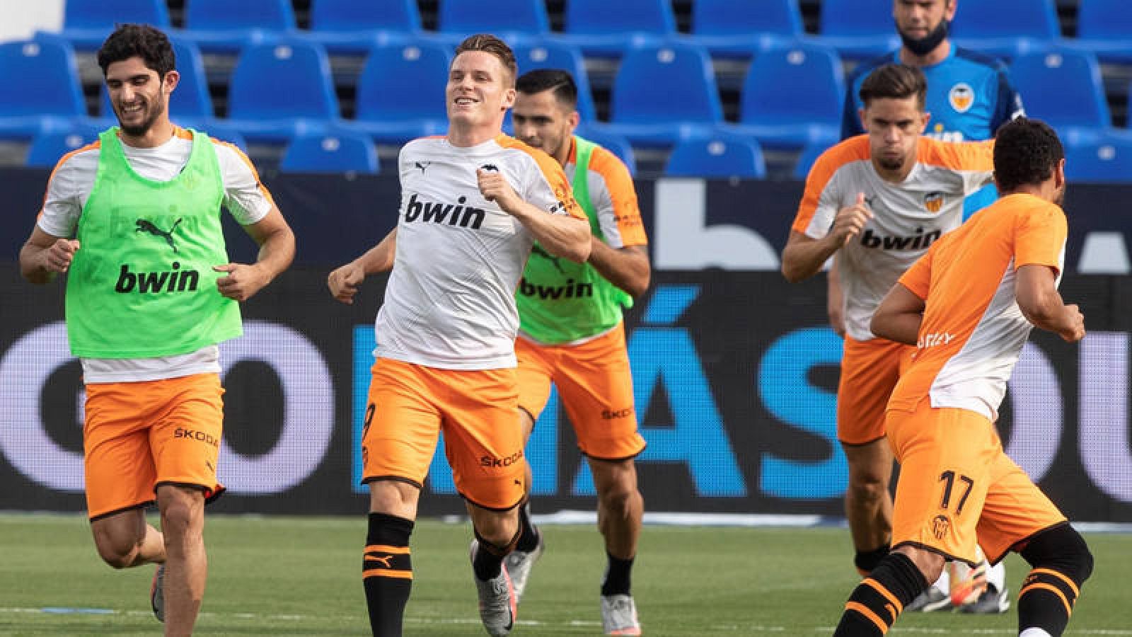Jugadores del Valencia, en un entrenamiento.
