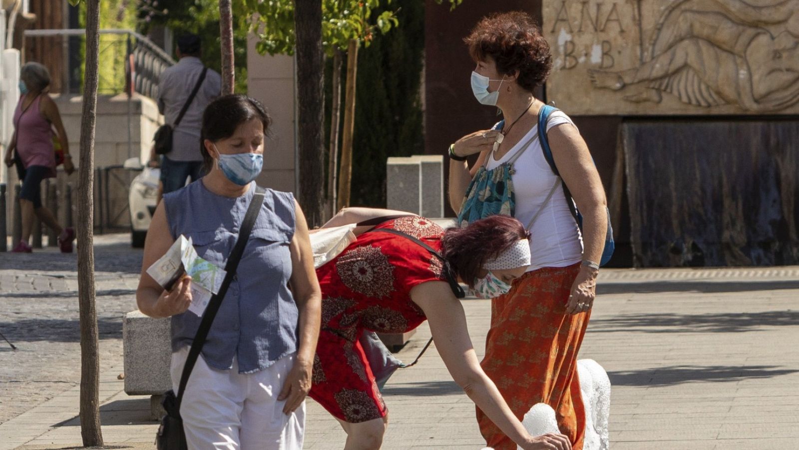 Mujeres con mascarillas en Mérida