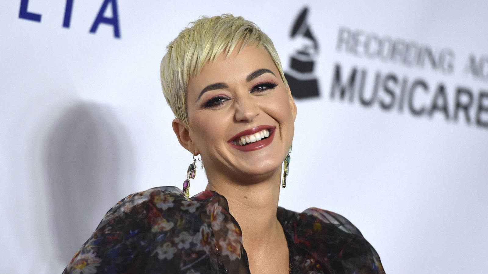 Katy Perry se pronuncia sobre 'Folklore' de Taylor Swift