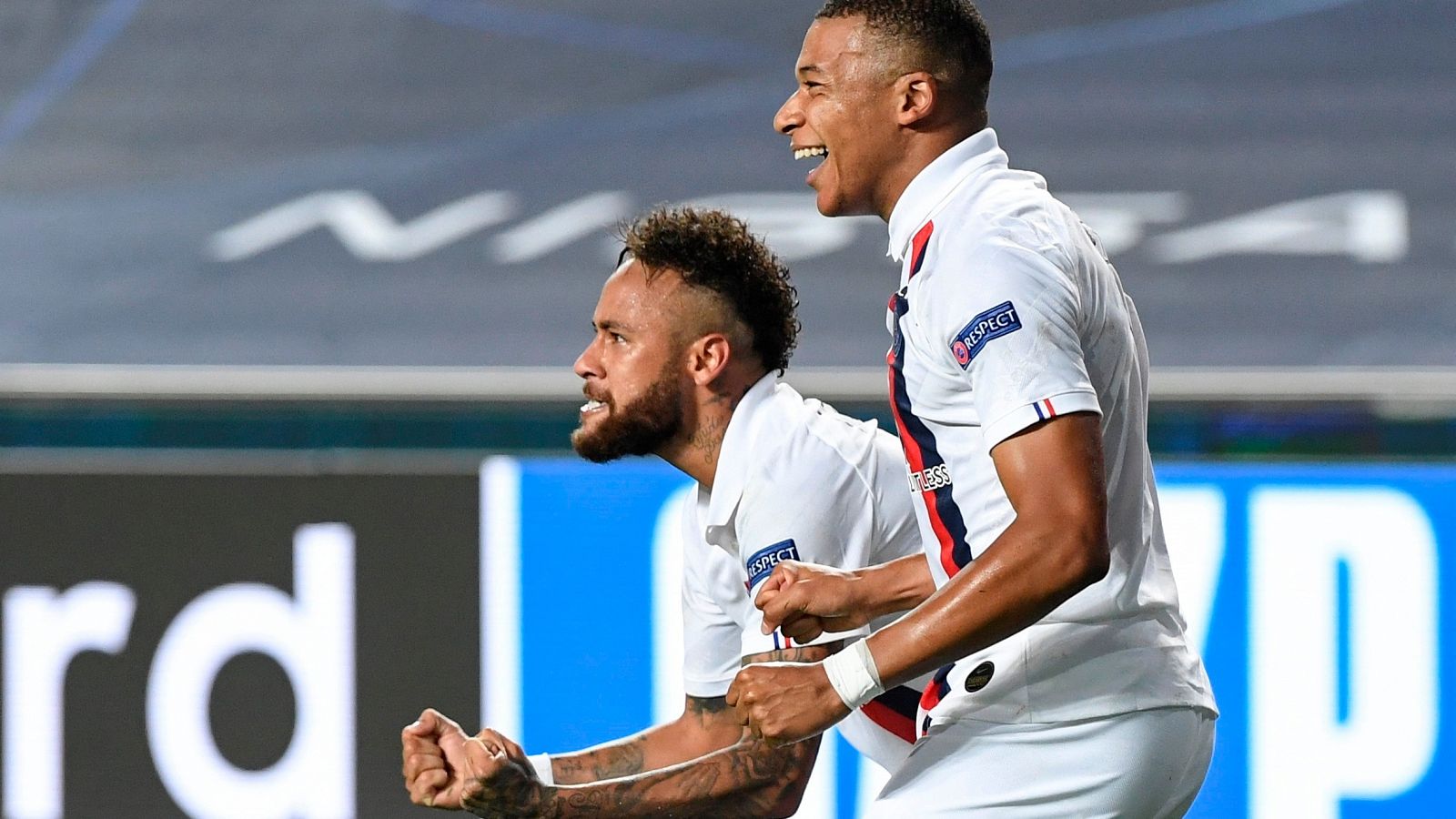 Neymar Jr y Kylian Mbappé celebran el pase a semifinales de Champions